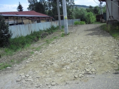 Fotografia: Kanál pri poľnej ceste - garáže