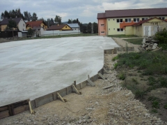 Fotografia: hokejové ihrisko pri ZŠ s MŠ Nová Ľubovňa - práce júl, august  2015