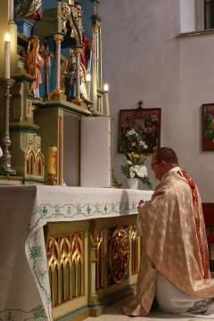 Fotografia: Obnovený bohostánok nášho chrámu
