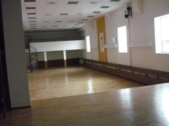 Fotografia: vybrúsenie a nalakovanie parketovej podlahy - kultúrny dom