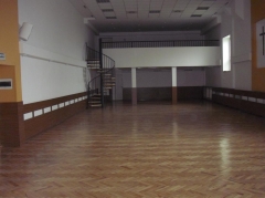 Fotografia: vybrúsenie a nalakovanie parketovej podlahy - kultúrny dom