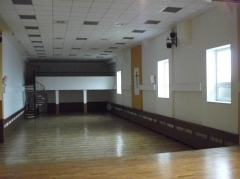 Fotografia: vybrúsenie a nalakovanie parketovej podlahy - kultúrny dom
