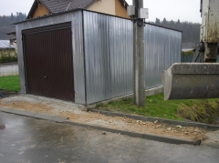 Fotografia: Chodník - ulička v hornej časti obce (výstavba a aktuálny stav)