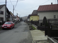 Fotografia: Chodník - ulička v hornej časti obce (výstavba a aktuálny stav)