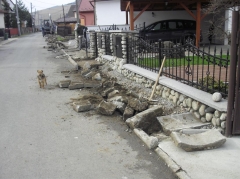 Fotografia: Chodník - ulička v hornej časti obce (výstavba a aktuálny stav)