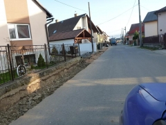 Fotografia: Chodník - ulička v hornej časti obce (výstavba a aktuálny stav)