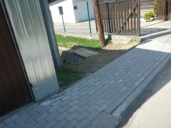 Fotografia: Ukončenie prác - chodník na uličke v hornej časti obce (od kapĺnky vpravo)