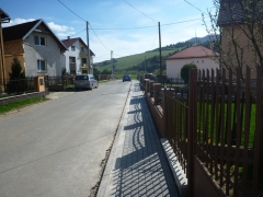 Fotografia: Ukončenie prác - chodník na uličke v hornej časti obce (od kapĺnky vpravo)