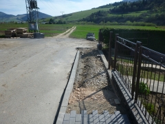 Fotografia: Ukončenie prác - chodník na uličke v hornej časti obce (od kapĺnky vpravo)