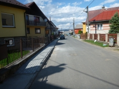 Fotografia: Ukončenie prác - chodník na uličke v hornej časti obce (od kapĺnky vpravo)