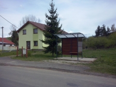 Nové autobusové zastávky v obci - apríl 2016