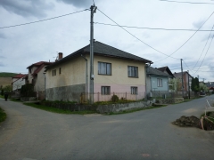 Fotografia: Nový živičný koberec - zadná ulica,  horná časť obce - apríl 2016