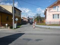 Fotografia: Nový živičný koberec - zadná ulica,  horná časť obce - apríl 2016