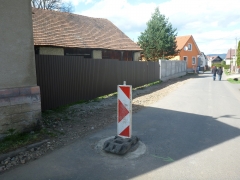 Fotografia: Nový živičný koberec - zadná ulica,  horná časť obce - apríl 2016