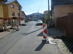 Fotografia: Nový živičný koberec - zadná ulica,  horná časť obce - apríl 2016
