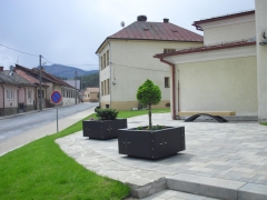 Fotografia: Nové prvky drobnej archetektúry na kostolnom dvore