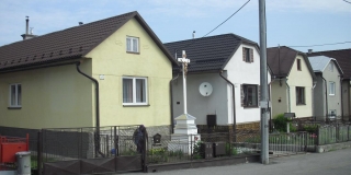 Fotografia: Oprava kríža - pamiatka veriacich z Ameriky