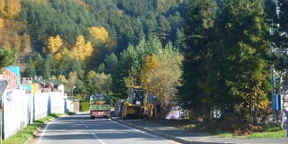 Fotografia: Oprava terénu pri benzínke