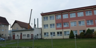 Fotografia: demontáž komínov školskej kotolne 11/2017