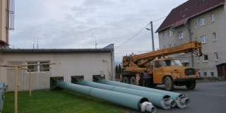 Fotografia: demontáž komínov školskej kotolne 11/2017