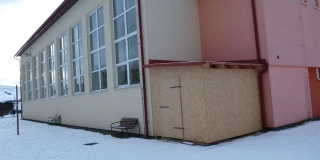 Fotografia: Sklad pre dopravné ihrisko - za kotolňou - budova školy