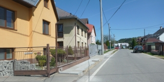 Fotografia: Chodník - školská ulica
