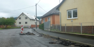 Fotografia: Pokládka živičného koberca - cesta smer Kolačkov