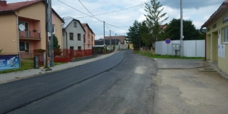 Fotografia: Pokládka živičného koberca - cesta smer Kolačkov