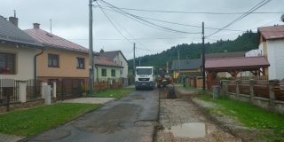 Fotografia: Pokládka živičného koberca - ulica za Jednotou