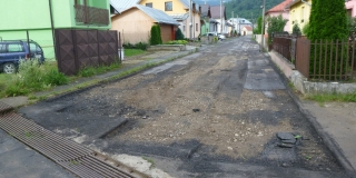 Fotografia: Pokládka živičného koberca - ulica od kaplnky vľavo
