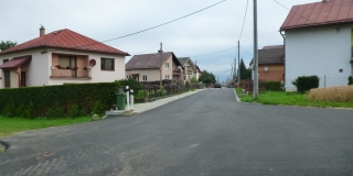Pokládka živičného koberca - ulica od kaplnky vpravo