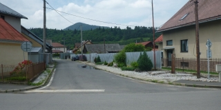 Fotografia: Pokládka živičného koberca - ulica od kaplnky vpravo