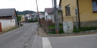 Fotografia: Prepojenie chodníkov - vjazd na školskú ulicu