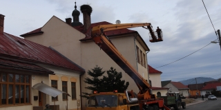 Fotografia: Rekonštrukcia bocianieho hniezda 8.3.2019