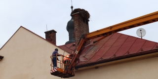 Fotografia: Rekonštrukcia bocianieho hniezda 8.3.2019