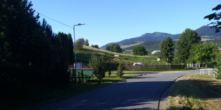 Fotografia: Osvetlenie cesty na cintorín
