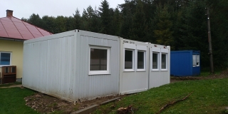 Fotografia: Osadenie DUOKONTAJNERA na futbalovom  - šatne, spoločenská miestnosť pre ŠK Nová Ľubovňa