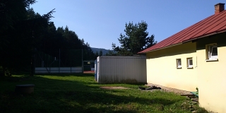 Fotografia: Osadenie DUOKONTAJNERA na futbalovom  - šatne, spoločenská miestnosť pre ŠK Nová Ľubovňa
