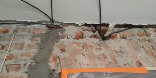 Fotografia: Kancelária požičovne a príručné priestory kuchyne pri kultúrnom dome - rekonštrukcia