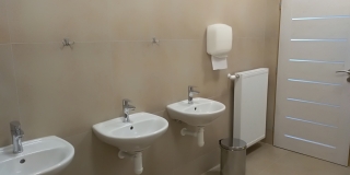 Glóbus - prízemie, vstup, chodba, nové dámske WC na prízemí 5/2021