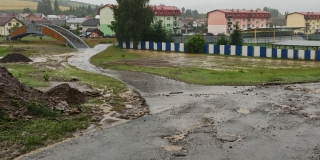 Fotografia: Mimoriadna situácia - Zaplavenie cesty, Domu nádeje, ihriska, vyliatie kanálu 30.06.2021, 01.07.2021