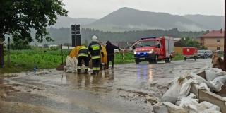 Fotografia: Mimoriadna situácia - Zaplavenie cesty, Domu nádeje, ihriska, vyliatie kanálu 30.06.2021, 01.07.2021
