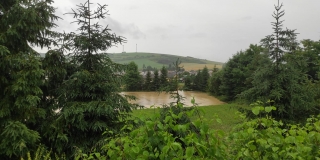 Fotografia: Mimoriadna situácia - Zaplavenie cesty, Domu nádeje, ihriska, vyliatie kanálu 30.06.2021, 01.07.2021