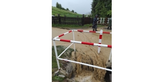Fotografia: Mimoriadna situácia - Zaplavenie cesty, Domu nádeje, ihriska, vyliatie kanálu 30.06.2021, 01.07.2021