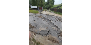 Fotografia: Mimoriadna situácia - Zaplavenie cesty, Domu nádeje, ihriska, vyliatie kanálu 30.06.2021, 01.07.2021