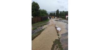 Fotografia: Mimoriadna situácia - Zaplavenie cesty, Domu nádeje, ihriska, vyliatie kanálu 30.06.2021, 01.07.2021