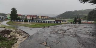 Fotografia: Mimoriadna situácia - Zaplavenie cesty, Domu nádeje, ihriska, vyliatie kanálu 30.06.2021, 01.07.2021