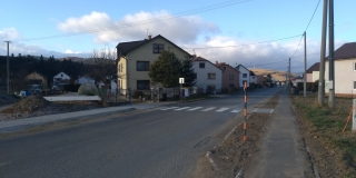 Frézovanie pňov a čistenie chodníka