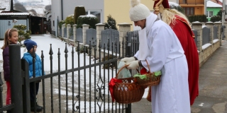 Fotografia: Sprievod primicianta do kostola a primičná sv. omša Jakuba Konkoľa (Foto Pavol Boďo)