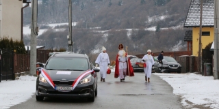 Fotografia: Sprievod primicianta do kostola a primičná sv. omša Jakuba Konkoľa (Foto Pavol Boďo)